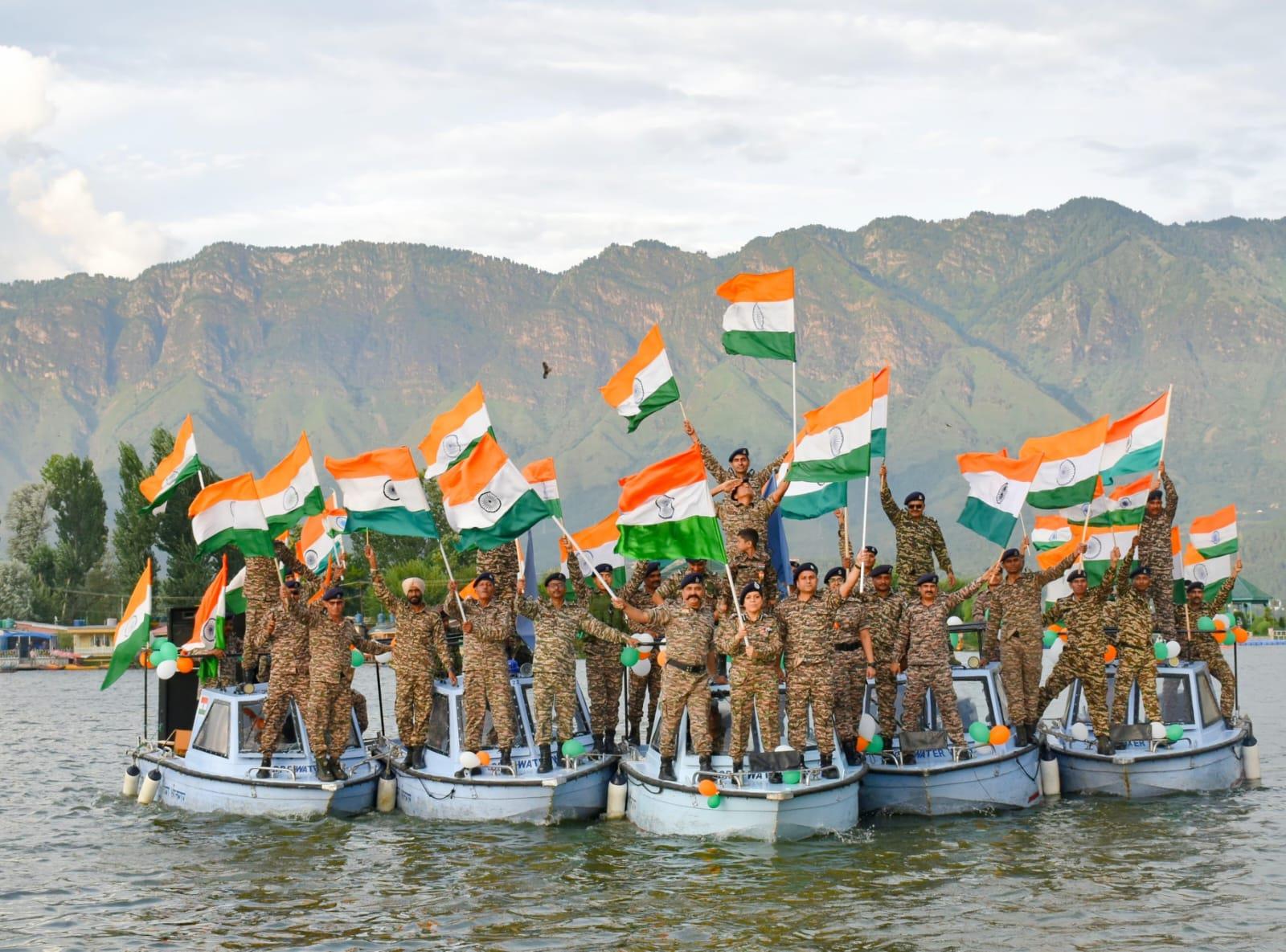 CRPF organises Tiranga Yatra at Dal Lake ahead of Independence Day
