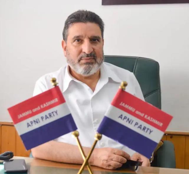Altaf Bukhari extends greetings on Independence Day