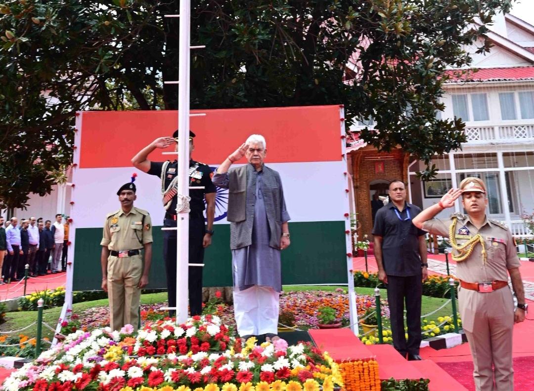 80th I-Day: LG Sinha hoists tricolour at Lok Bhavan, pays tribute to freedom fighters, natural calamity victims