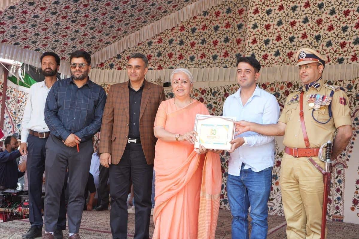 Dr Umair Qayoom felicitated for anti-drug efforts in Bandipora
