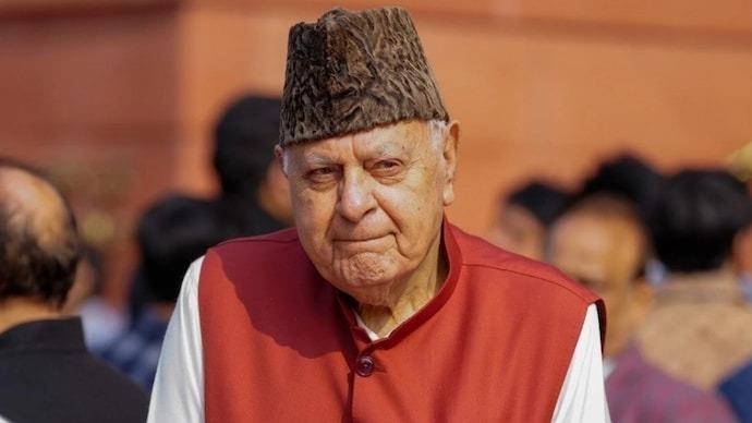 Dr. Farooq, Omar Abdullah greet people on Khwaja Digar