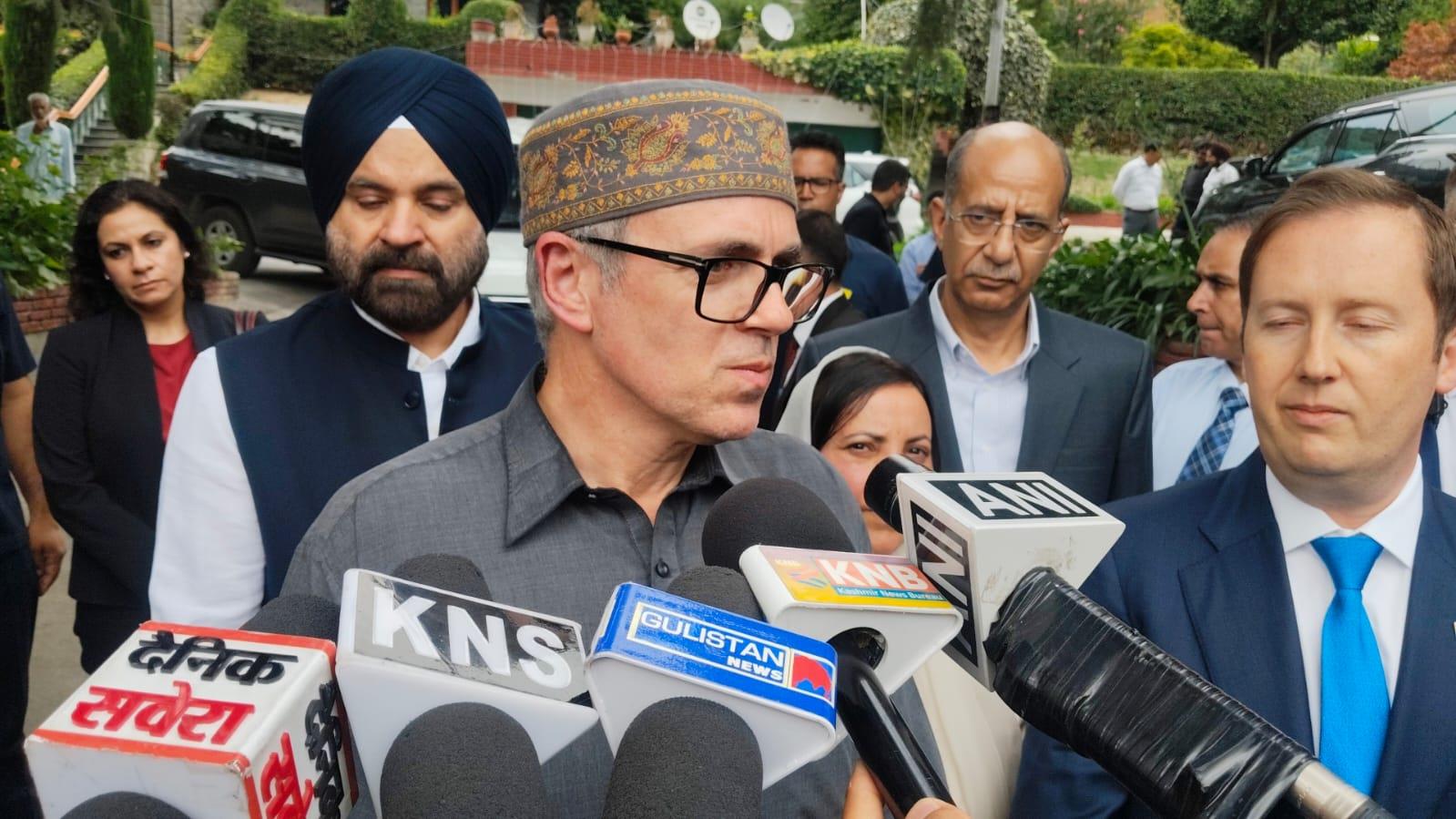 CM Omar Abdullah holds talks with US Ambassador; hints at possible review of travel advisory