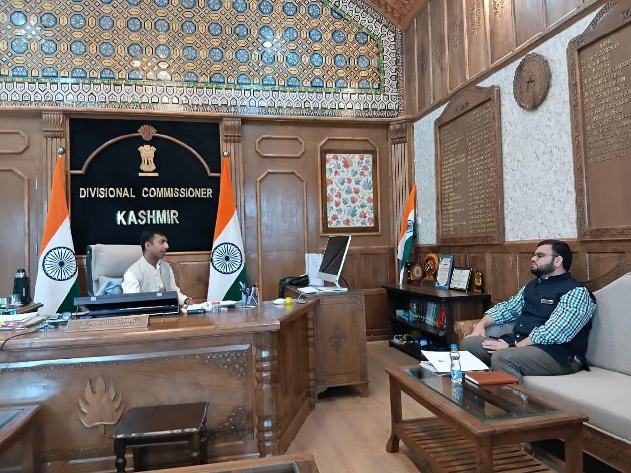 Aga Syed Muntazir raises concerns over Hokarsar demarcation, meets Div Com