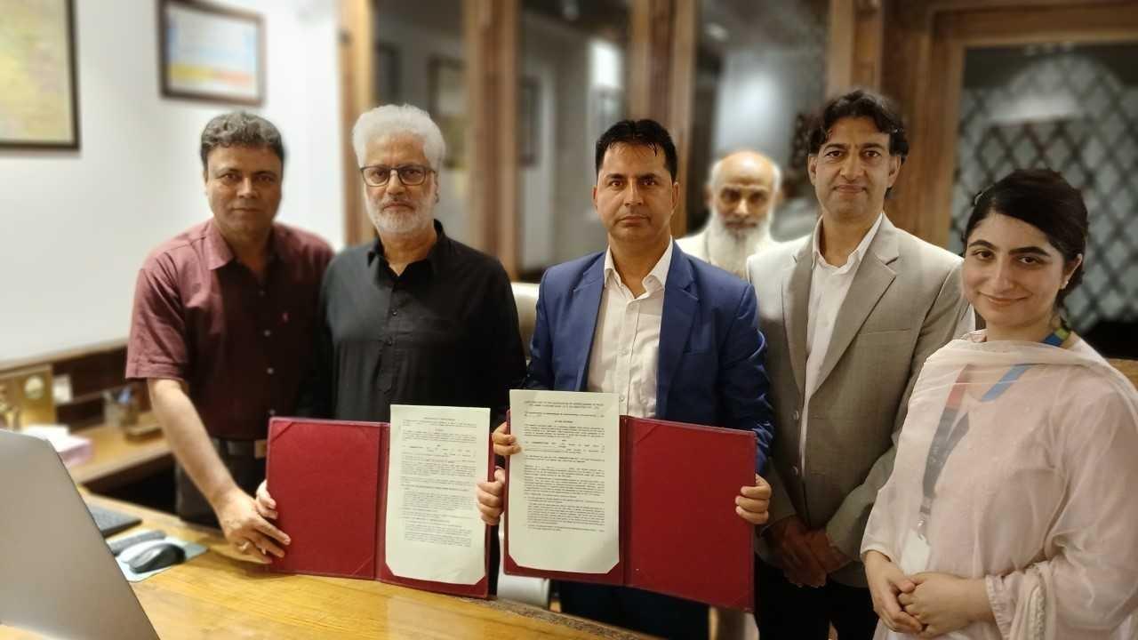 J&K Bank signs Corporate Salary Package MoU with GK Communications