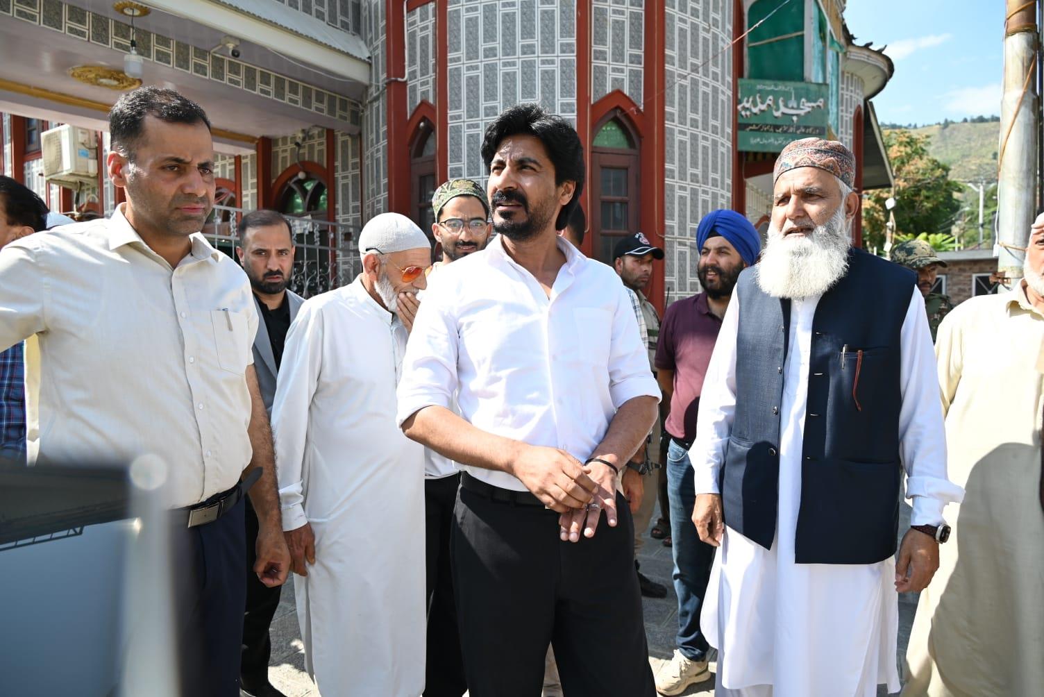 DC Baramulla Reviews Arrangements at Major Shrines Ahead of Eid Milad-un-Nabi (SAW)