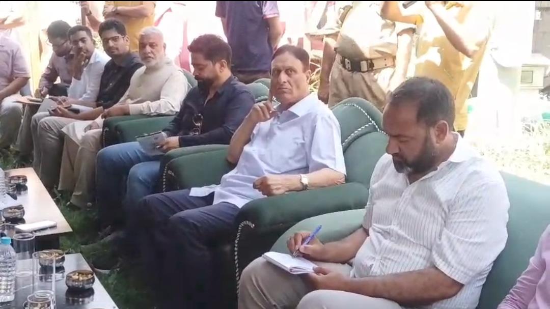 Chaudhary Ramzan reviews developmental scenario at Handwara Industrial Estate, Fruit Mandi