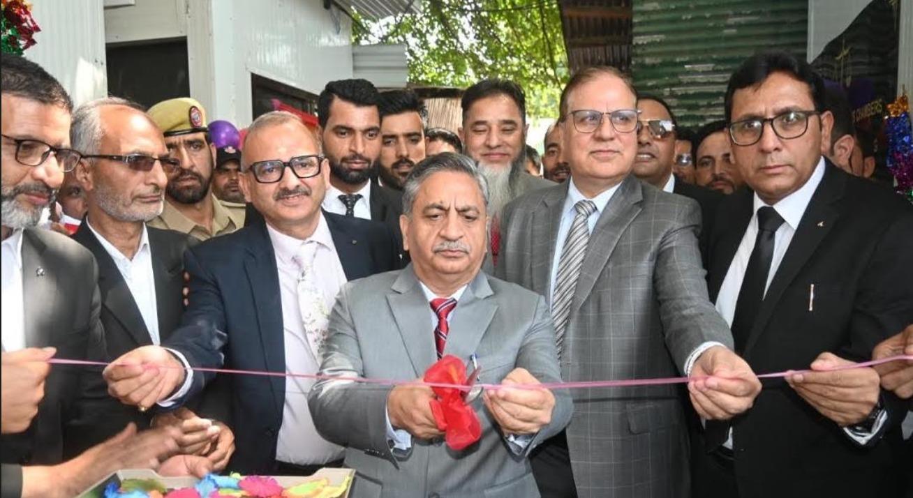 Acting Chief Justice inaugurates Lawyers’ Chambers at DCC Anantnag