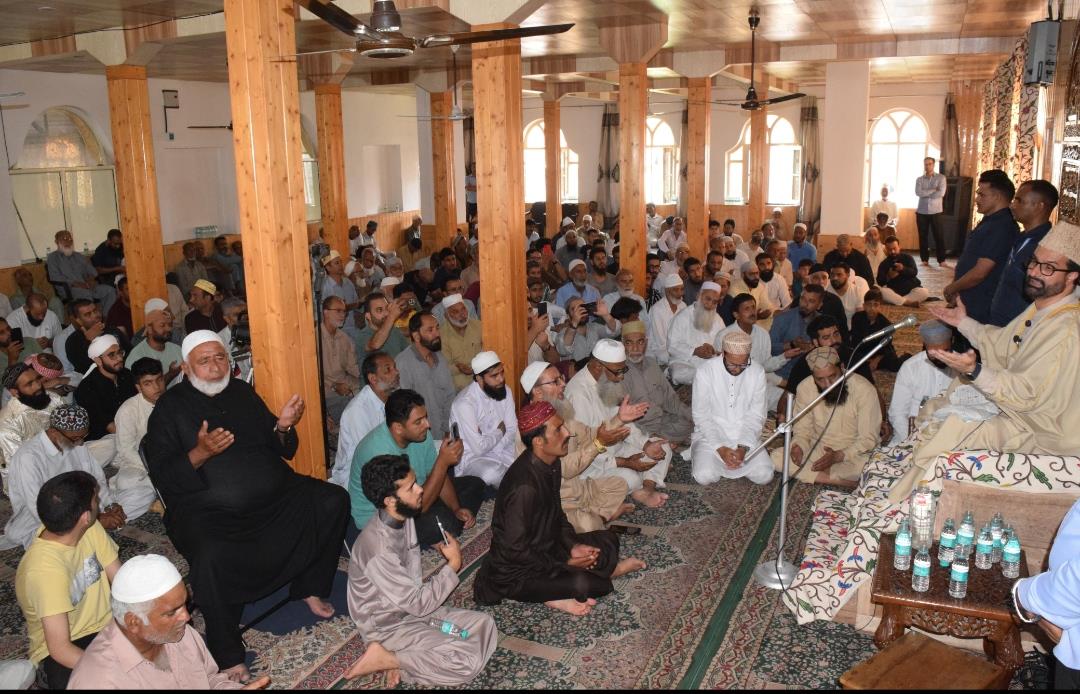 Mirwaiz-e-Kashmir Urges Youth to Embody Prophet's ﷺ Teachings in Daily Life