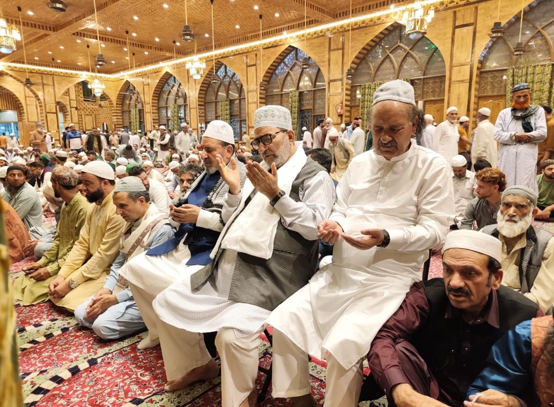 Syed Mohammad Altaf Bukhari along with several senior party colleagues pays obeisance at Asar-e-Sharif Hazratbal