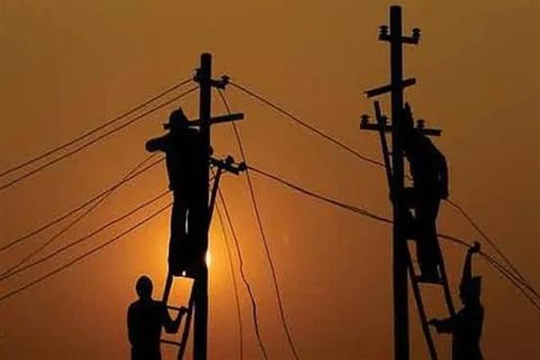 PDD lineman suffers serious injuries during maintenance work in Sopore