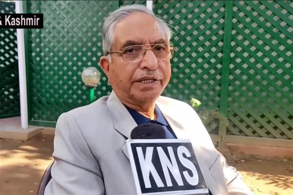 Ghulam Hassan Mir welcomes clearance of 85 guide licenses in Gulmarg