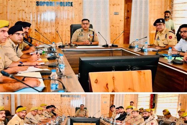 SSP Sopore 主持每月犯罪、法律和秩序审查会议